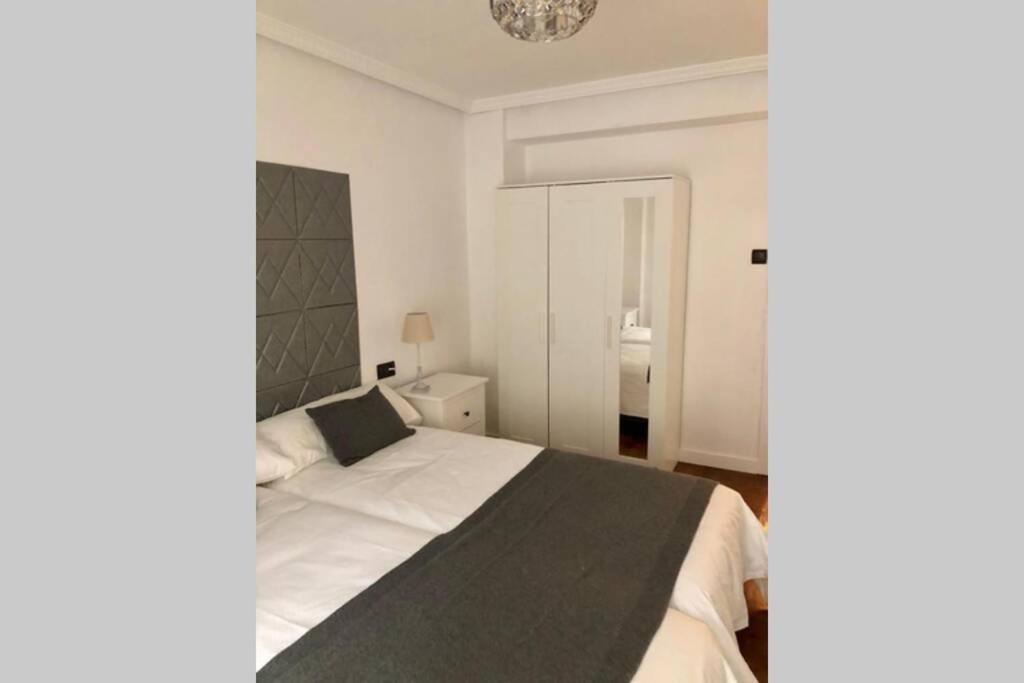 Ferienwohnung Piso En El Centro De Oviédo Exterior foto